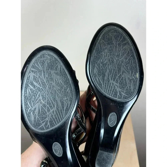 Sofft Patent Leather Black strap Sandals Gold Hardware Wedge 11N - Picture 7 of 10